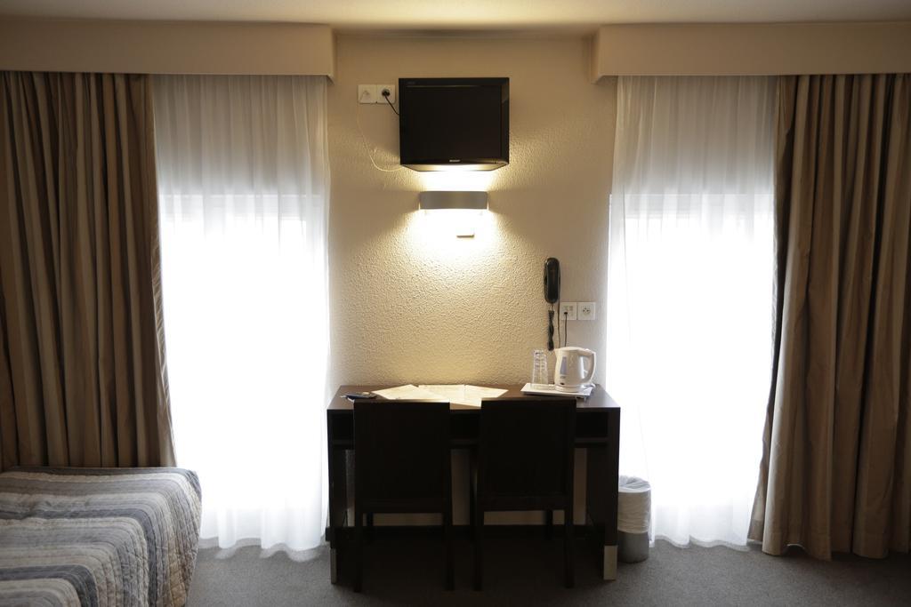 Hotel Au Petit Caporal Maisons-Alfort Luaran gambar