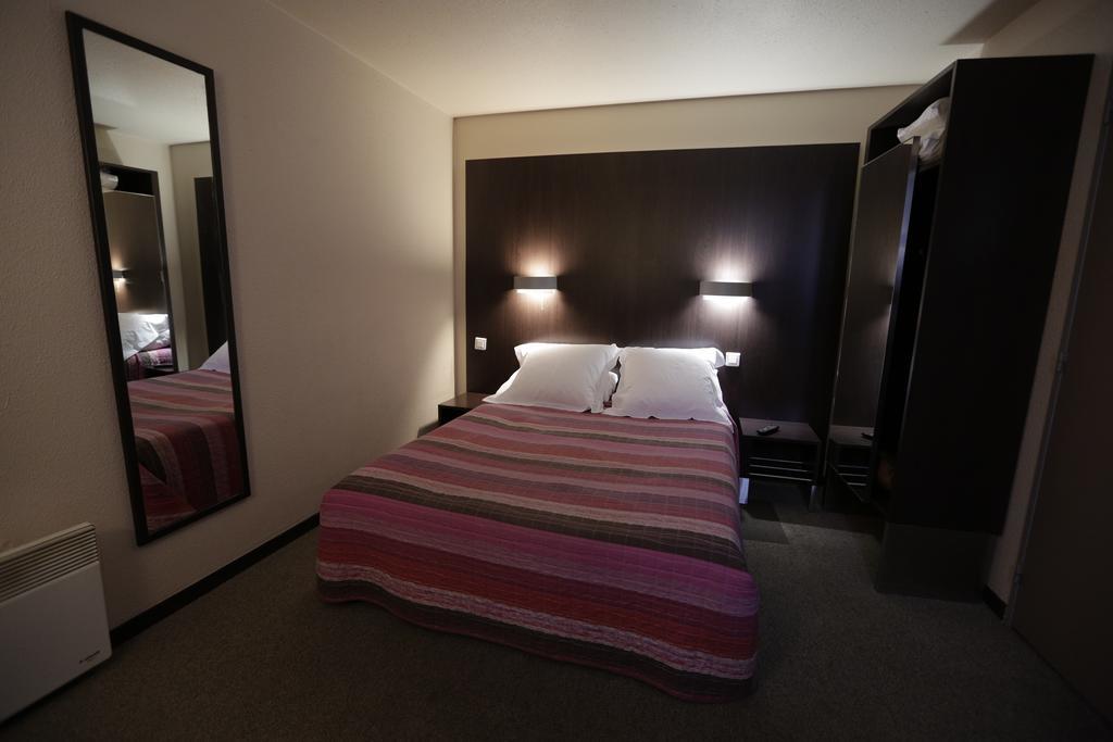 Hotel Au Petit Caporal Maisons-Alfort Luaran gambar