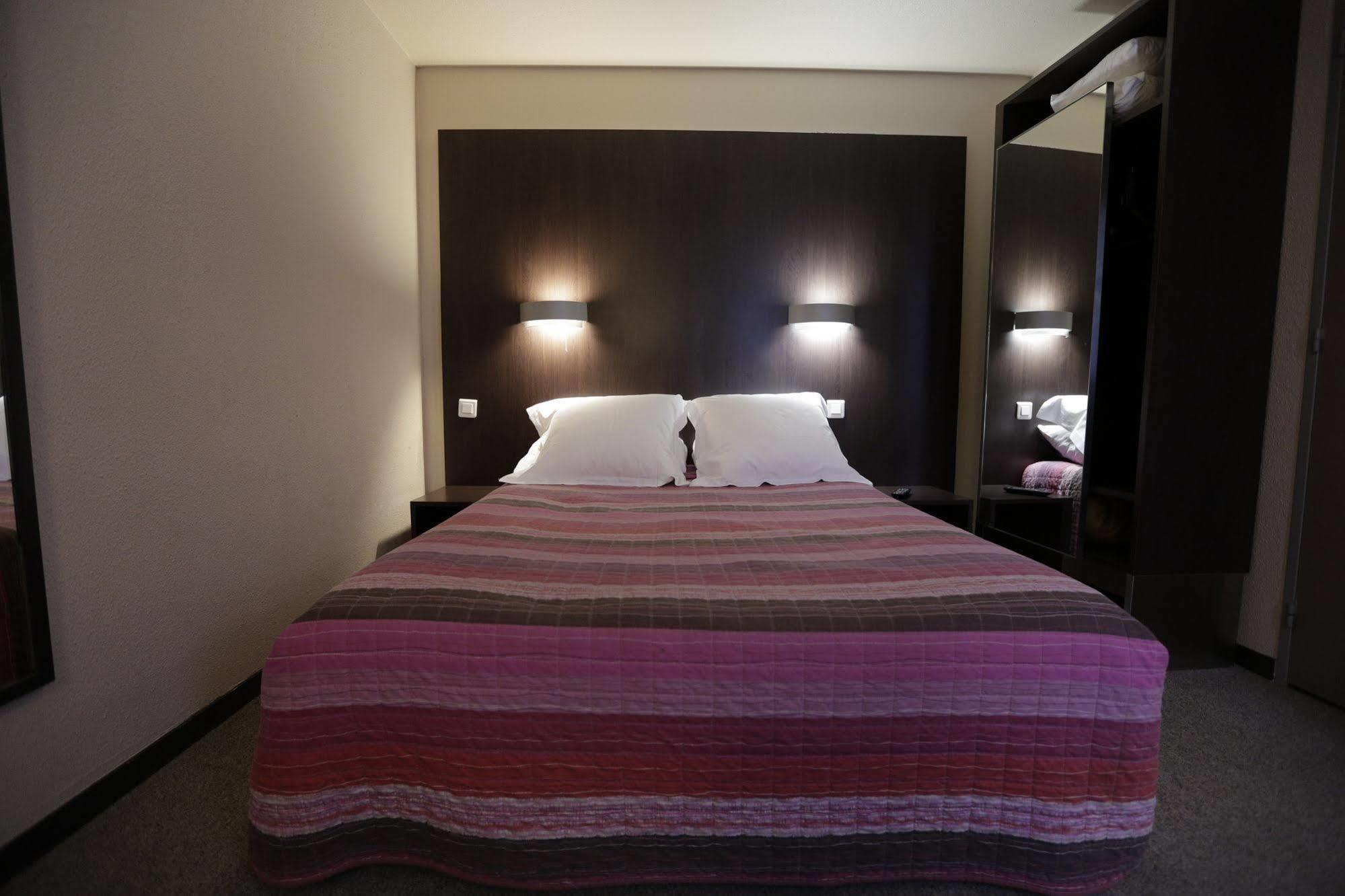 Hotel Au Petit Caporal Maisons-Alfort Luaran gambar