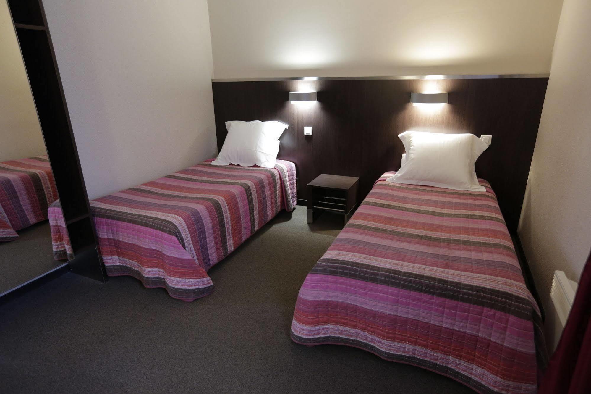Hotel Au Petit Caporal Maisons-Alfort Luaran gambar