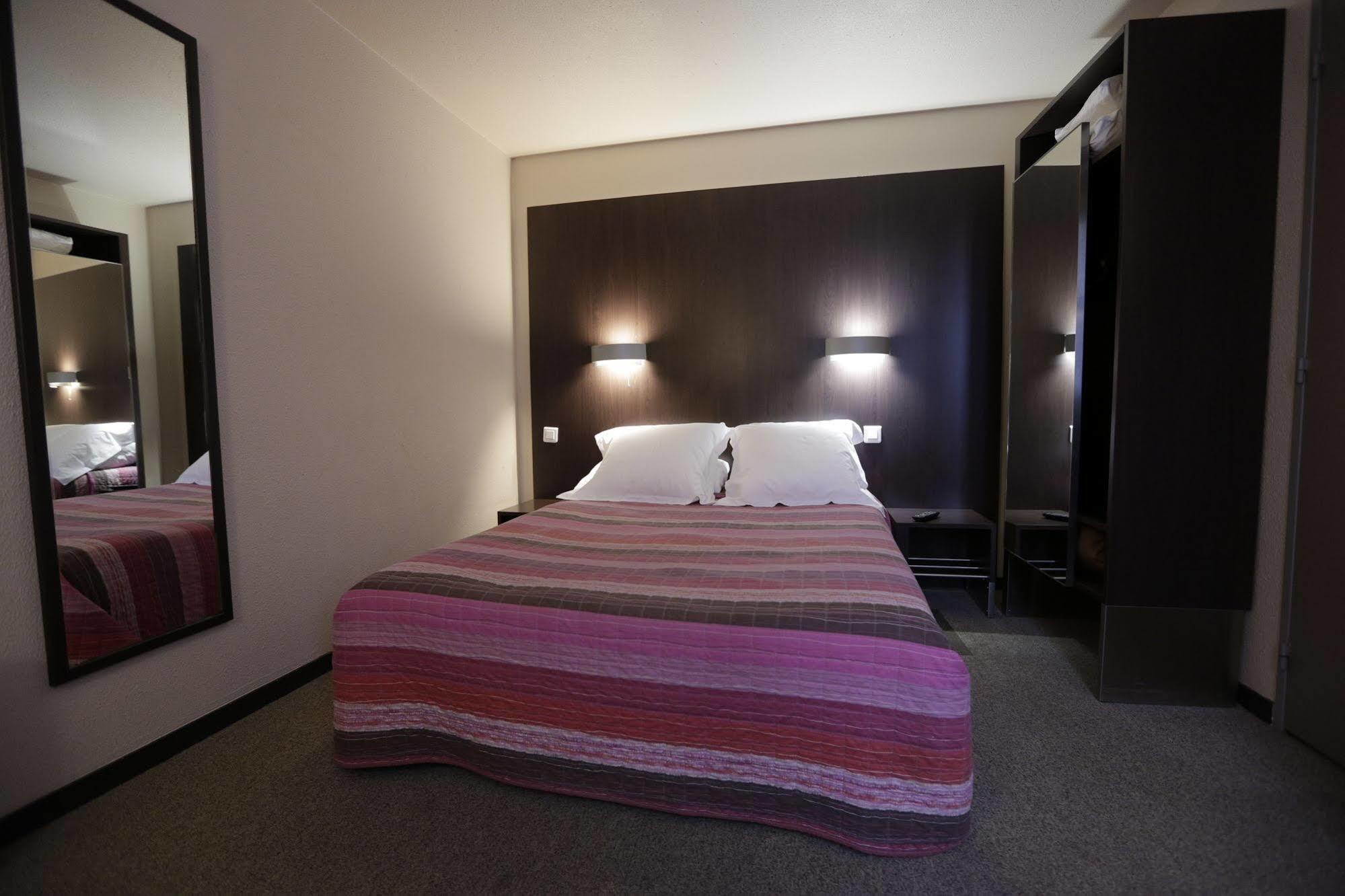 Hotel Au Petit Caporal Maisons-Alfort Luaran gambar