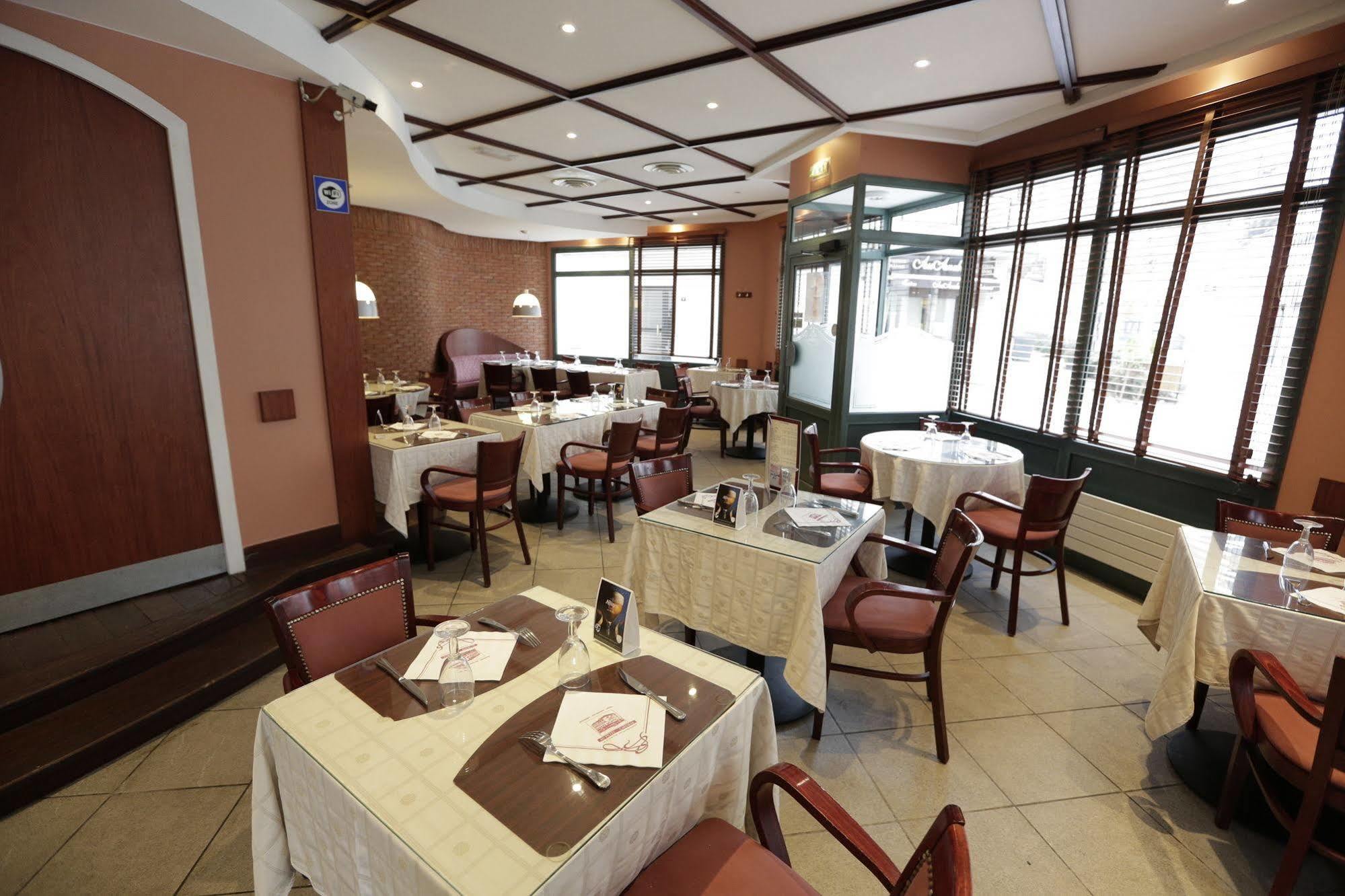 Hotel Au Petit Caporal Maisons-Alfort Luaran gambar
