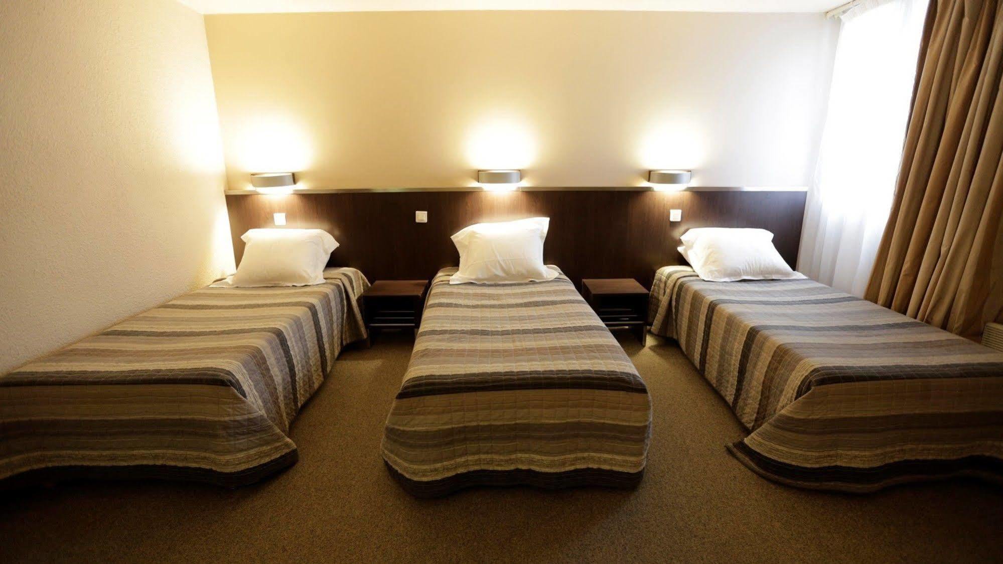 Hotel Au Petit Caporal Maisons-Alfort Luaran gambar